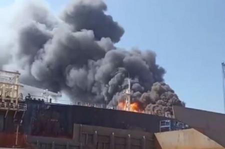 Kapal Tanker Terbakar di Galangan Kapal PT ASL Tanjunguncang, Batam. (Foto/Doc)