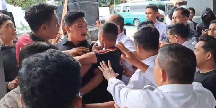 Suasana kericuhan di lapas Baubau, Sultra pada Kamis, (26/06/2025). (Foto/Doc)