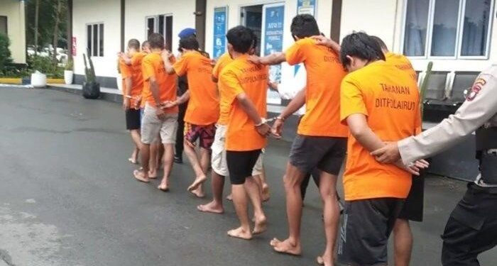 10 tersangka yang kita amankan yakni S (30), I (30), R (32), RH (33), Z (33), S, M, R, . (Foto/Dok).