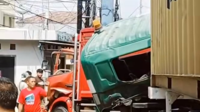 Kecelakaan Beruntun, Truk Trailer Tabrak 8 Kendaraan di Semarang. (Foto/Doc)