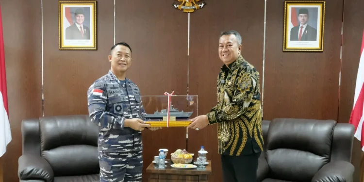 Wakil Bupati Kepulauan Meranti Kunjungi Komandan Lanal Dumai. (Foto/Doc)