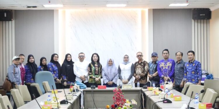 Ketua Bapemperda DPRD Batam Terima Kunjungan Pansus RPJMD DPRD Singkawang. (Foto/DPRD Batam)