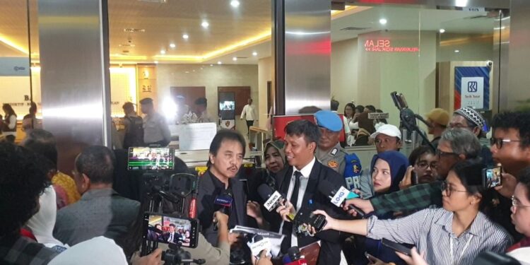 Roy Suryo Cs Tiba di Bareskrim untuk Gelar Perkara Khusus Ijazah Palsu Jokowi. (Foto/Doc)