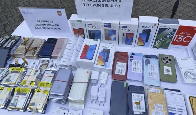 Ponsel rakitan yang berhasil disita oleh Kemendag. (Foto/Doc)