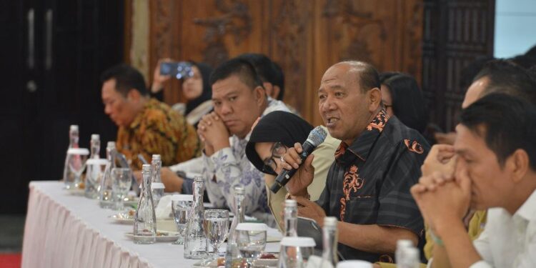 Bupati Langkat H. Syah Afandin, SH menghadiri langsung rapat koordinasi yang digelar di Kementerian ESDM . (Foto/Diskominfo Langkat)