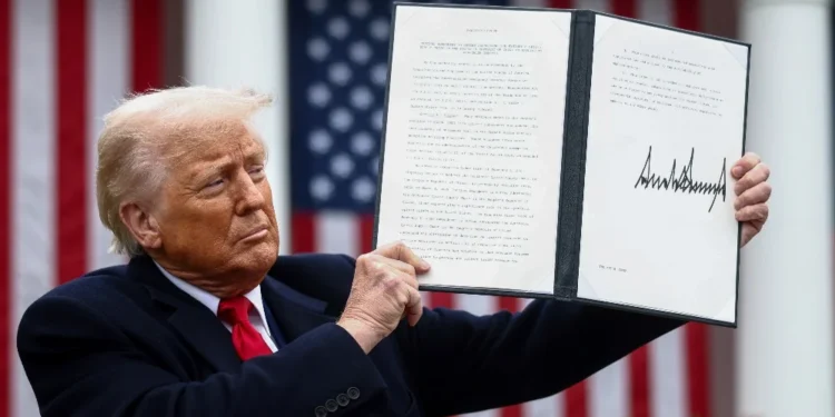 Mulai Agustus Trump Kenakan Tarif Masuk Produk Indonesia 32%. (Foto/Doc)
