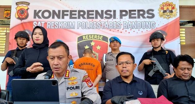 Konferensi Pers Perkara Guru Ngaji di Bandung Cabuli 8 Murid Perempuan. (Foto/Doc)