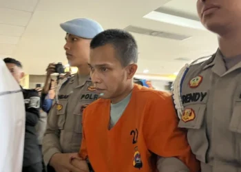 Indra pembunuh Nia penjual gorengan usai menjalani sidang tuntutan. (Foto/Doc)