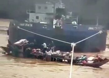 Kapal Tongkang Tabrak Perahu Berisi 34 Penumpang di Barito Utara. (Foto/Do)