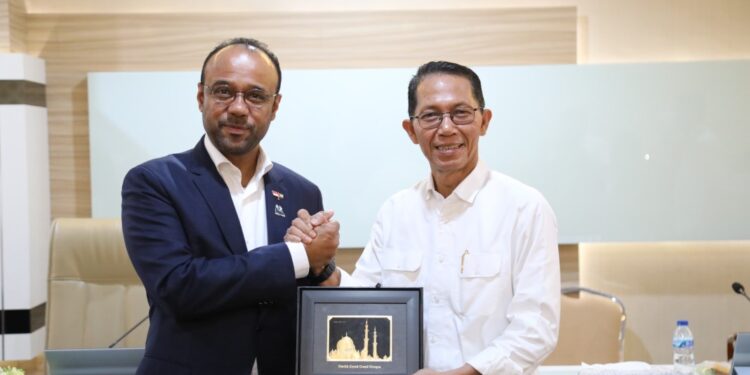 Wali Kota Batam sekaligus Kepala BP Batam, Amsakar Achmad, menerima kunjungan kehormatan Duta Besar Uni Emirat Arab (UEA) , Abdullah Salem Al Dhaheri, di Kantor Wali Kota Batam, Rabu (2/7/2025).