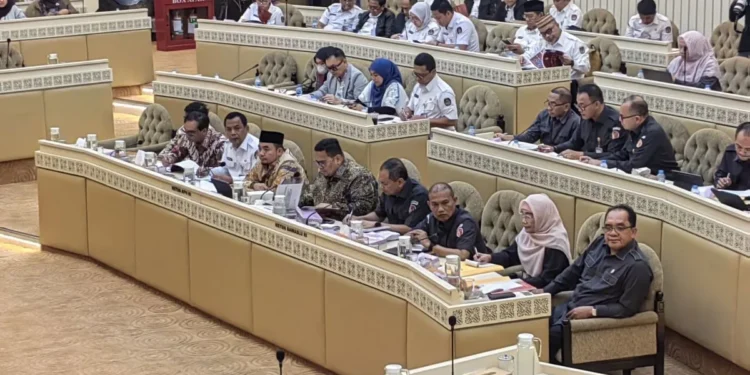 Rapat Komisi II DPR RI dengan Komisi Pemilihan Umum (KPU) RI dan Badan Pengawas Pemilihan Umum (Bawaslu) RI di kompleks parlemen, Senayan, Jakarta, Senin (7/7/2025). (Foto/Doc)