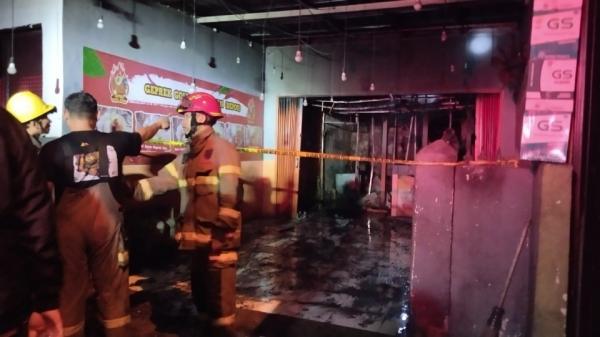 Kebakaran Landa Restoran Ayam Geprek Gold Chick di Depok. (Foto/Doc)