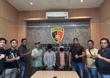 Seorang wanita pemulung berinisial ZU (33), warga Kabupaten Pidie Jaya, Aceh, ditangkap polisi karena mencuri uang Rp 20 juta dari kantor TK AT-Zahra di Kecamatan Kuta Alam, Banda Aceh. (Foto/Doc)