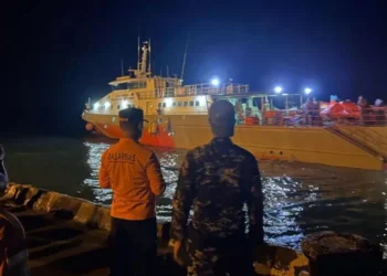 Tim BPBD bersama Basarnas dan instansi terkait lainnya berhasil menemukan semua korban kapal karam di Selat Sipora. (Foto/Doc)