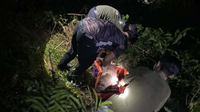 Mayat Perempuan dengan Tangan Diborgol Ditemukan di Semak-semak Cisauk, Tangerang. (Foto/Doc)