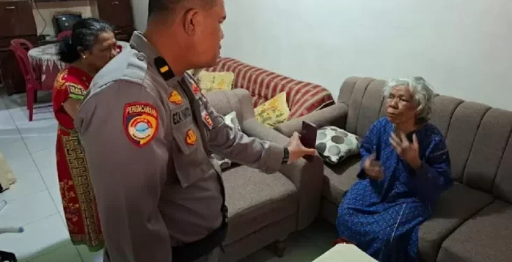 Seorang nenek Guslina (84), yang tinggal seorang diri di Kota Padang terluka setelah dipukuli dan disekap oleh pelaku saat akan menjalankan salat Tahajud. (Foto/Doc)