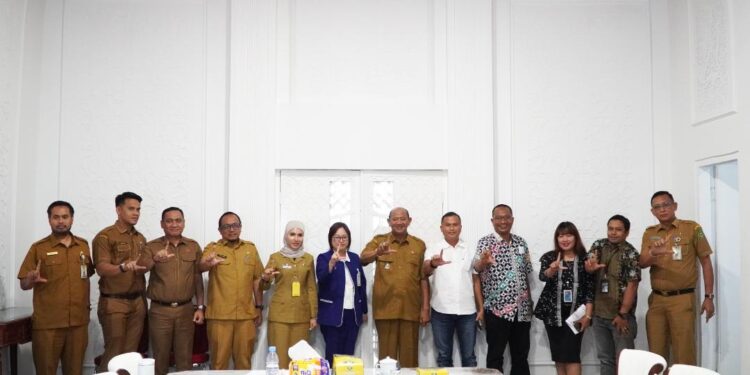Bupati Langkat, H. Syah Afandin, SH memimpin rapat kerja bersama Forum Tanggung Jawab Sosial Perusahaan (TJSP) Kabupaten Langkat Tahun 2025. (Foto/Diskominfo Langkat)
