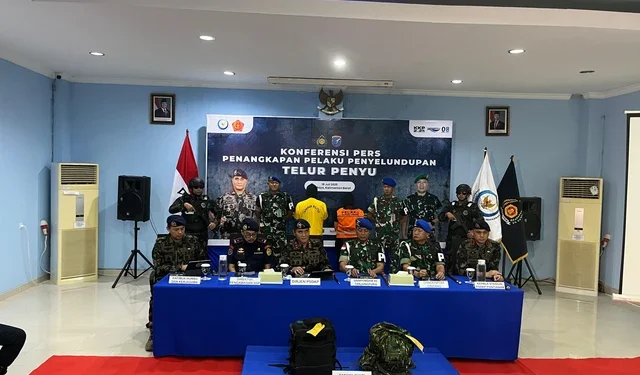 Konpers penangkapan pelaku penyelundupan telur penyu di Kantor PSDKP Pontianak. (Foto/Doc)