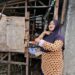 Dwi menunjukkan lokasi kandang kambing miliknya. (Foto/Doc)