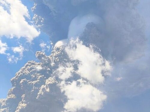 Gunung Lewotobi Laki-Laki Meletus Dahsyat. (Foto/Doc)