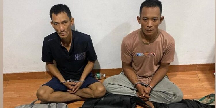 Dua tersangka penyelundup sabu dari Malaysia. (Foto/Doc)