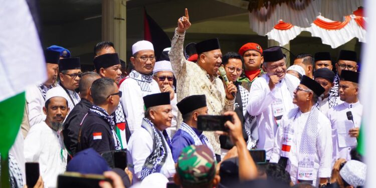 Bupati Langkat, H. Syah Afandin, SH, menghadiri langsung "Aksi Solidaritas Bela Palestina - Gaza Jilid II". (Foto/Diskominfo Langkat)