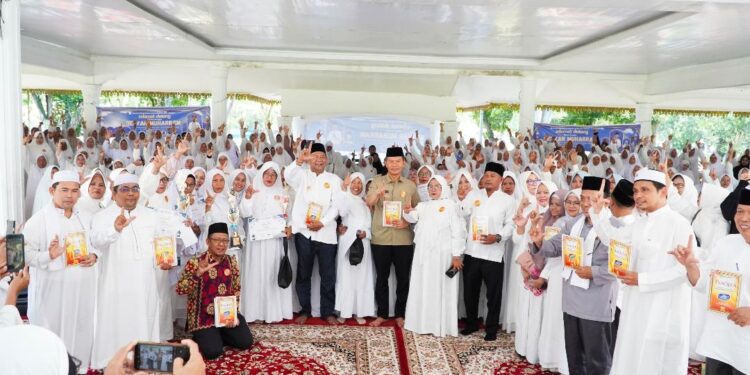 Bupati Langkat Syah Afandin Hadiri Zikir Akbar Bersama Masyarakat. (Foto/Diskominfo Langkat)