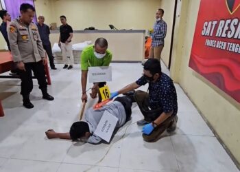 Prarekonstruksi pria berinisial Y di Aceh Tenggara, tega menghabisi lima orang keluarga ibunya. (Foto/Doc)