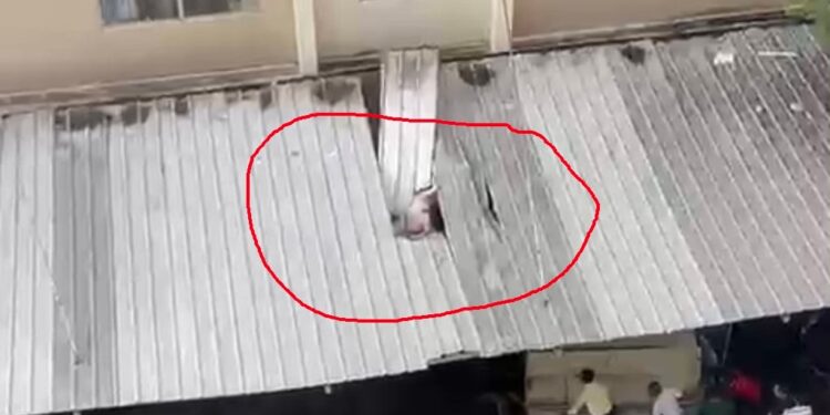 Seorang perempuan nekat melompat dari lantai 19 Apartemen Kalibata, di kawasan Pancoran, Jakarta Selatan, Selasa 8 Juli 2025. (Foto/Doc)