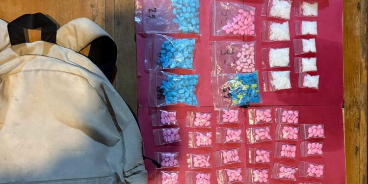 Barang bukti yang diamankan dari tangan pemuda 18 Tahun di Padang. (Foto/Doc)