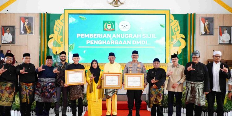 Bupati Syah Afandin Hadiri Acara Pelantikan Pengurus Dunia Melayu Dunia Islam (DMDI) Kabupaten Langkat serta Safari Dakwah Serantau Antar Bangsa. (Foto/Diskominfo Langkat)