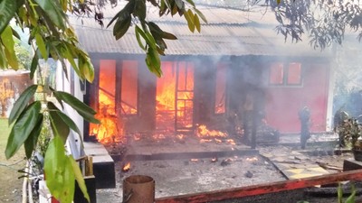 Rumah Warga Dibakar saat Bentrok Antar kampung Terjadi di Ambon. (Foto/Doc)