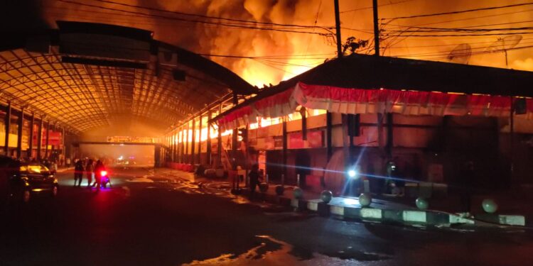 Pasar Atas Payakumbuh Terbakar Hebat Pagi Ini. (Foto/Doc)
