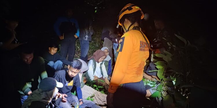 Tim SAR Evakuasi 24 Orang Tersesat di Hutan Pauh Sangik Sumbar. (Foto/Doc)