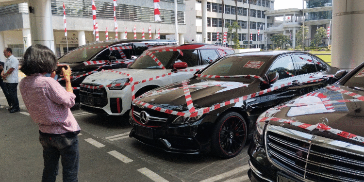 Kejagung Sita Sita Sejumlah Mobil Mewah Terkait Kasus Pertamina. (Foto/Doc)