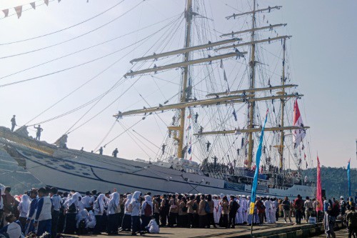 KRI Bima Suci Berlabuh di Teluk Bayur. (Foto/Doc)