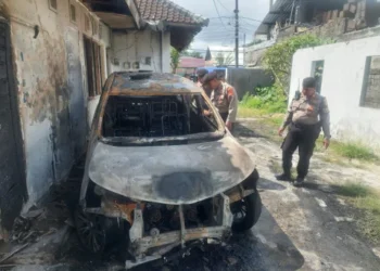 Bule Australia Rampas Mobil Warga Bali, Tabrak Dua Orang Lalu Kendaraan Terbakar. (Foto/Doc)