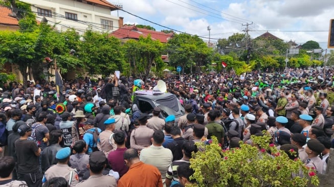 Ojol dan Mahasiswa di Bali Gelar Aksi Tuntut Reformasi Polri. (Foto/Doc)