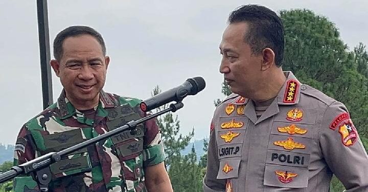 Kapolri Jenderal Listyo Sigit Prabowo dan Panglima TNI Jenderal Agus Subiyanto memberikan keterangan pers usai dipanggil Presiden Prabowo di Hambalang, Kabupaten Bogor, Sabtu (30/8/2025). (Foto/Doc)