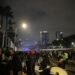 Situasi Memanas di Depan DPR, Massa Teriakkan Revolusi hingga Nyalakan Petasan. (Foto/Doc)