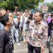 Ketegangan terjadi antara Satpol PP Pati dengan massa penggalang donasi untuk persiapan demonstrasi 13 Agustus menolak kebijakan Pemerintah Kabupaten Pati menaikkan tarif Pajak Bumi dan Bangunan Perdesaan dan Perkotaan (PBB-P2) hingga 250 persen, Selasa (5/8/2025). (Foto/Doc)