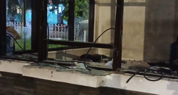 Kondisi kantor DPRD Kabupaten Ciamis usai dirusak massa. (Foto/Doc)