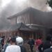 Gedung DPRD Cilacap Dibakar Massa. (Foto/Doc)