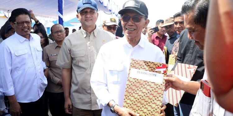 Wali Kota Batam Amsakar Achmad menyambut baik keputusan Menteri Kelautan dan Perikanan. (Foto/Diskominfo).