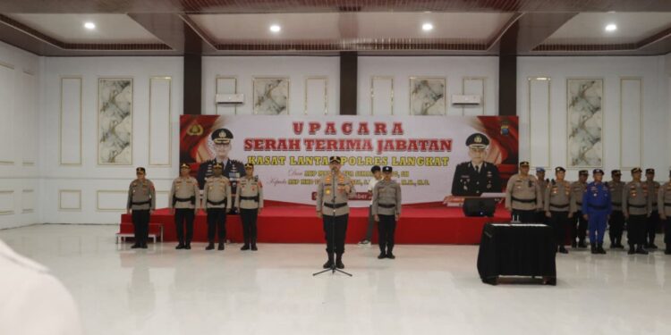 Kapolres Langkat Pimpin Sertijab Kasat Lantas Baru. (Foto/JR Siahaan)
