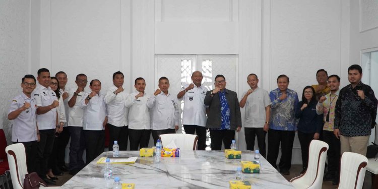 Bupati Langkat H. Syah Afandin, SH menerima audiensi dari Ombudsman Republik Indonesia (RI). (Foto/Diskominfo Langkat)