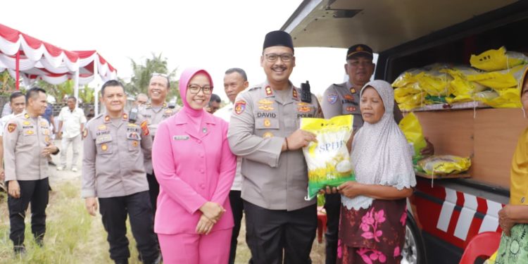 Polres Langkat Gelar Gerakan Pangan Murah. (Foto/JR Siahaan)