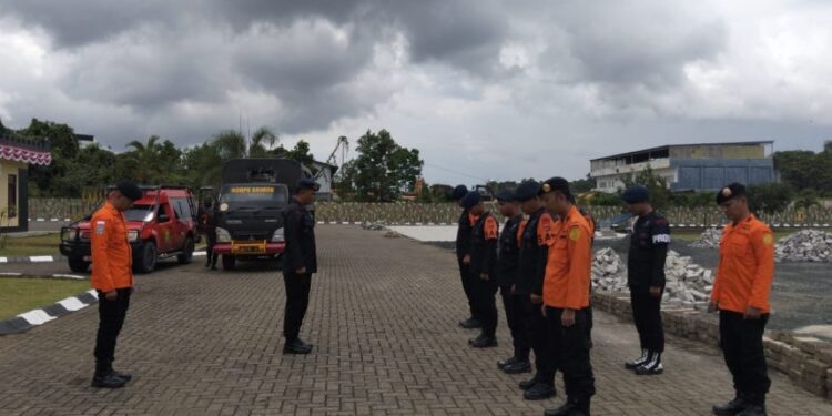 Tim SAR gabungan disiapkan untuk mencari helikopter Eastindo Air yang hilang kontak di Tanah Bumbu, Kalimantan Selatan, Senin (1/9/2025). (FotoDoc)