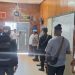 Aparat Polres Nabire dan Brimob Polda Papua Tengah mendatangi Lapas Kelas II B Nabire untuk melakukan pengamanan setelah 15 orang narapidana kabur pada Senin (29/9/2025). (Foto/Doc)