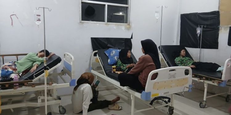 Sejumlah Siswa di Garut Mendapatkan Perawatan usai Santap MBG. (Foto/Doc)